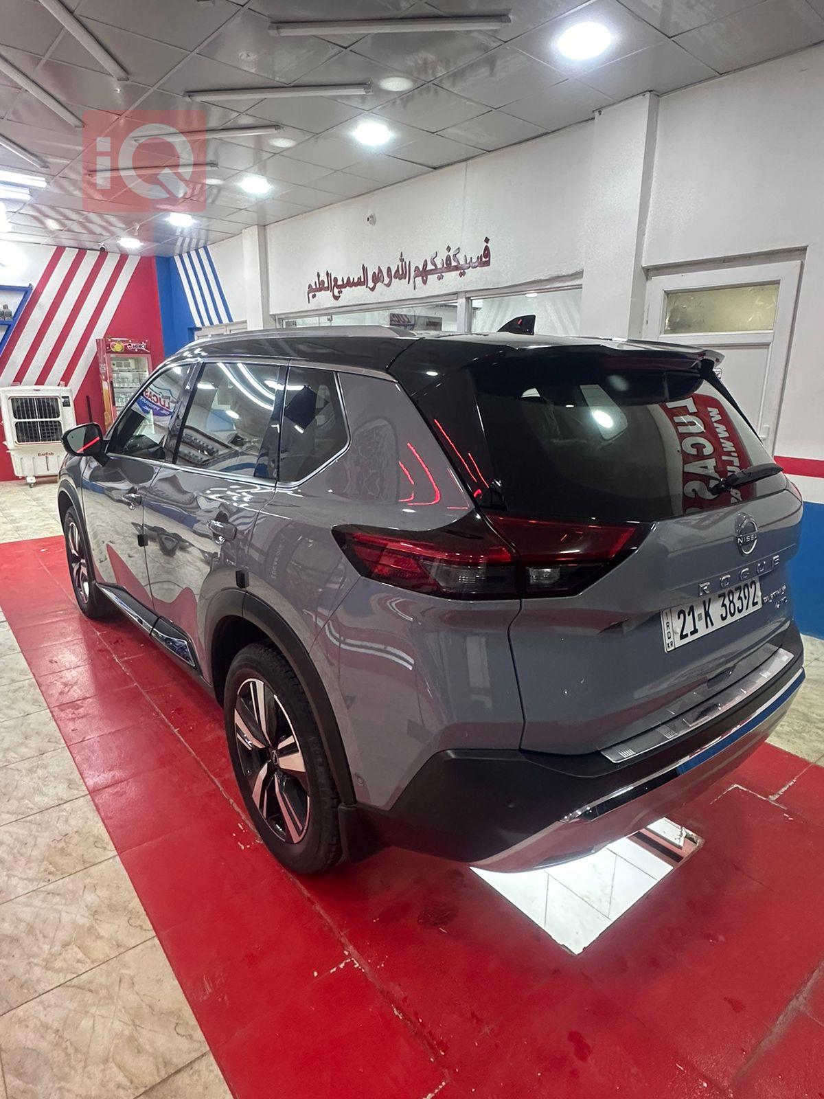 نيسان روج